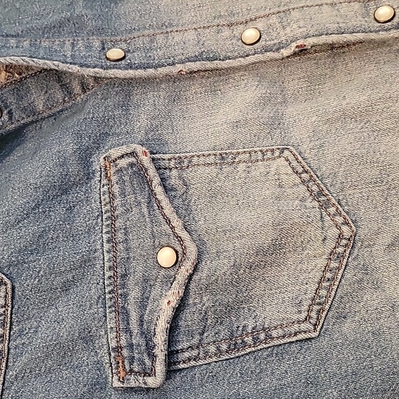 Mavis Jeans Co Distressed Embroidered Jean look Snap button shirt size S… - Picture 4 of 10